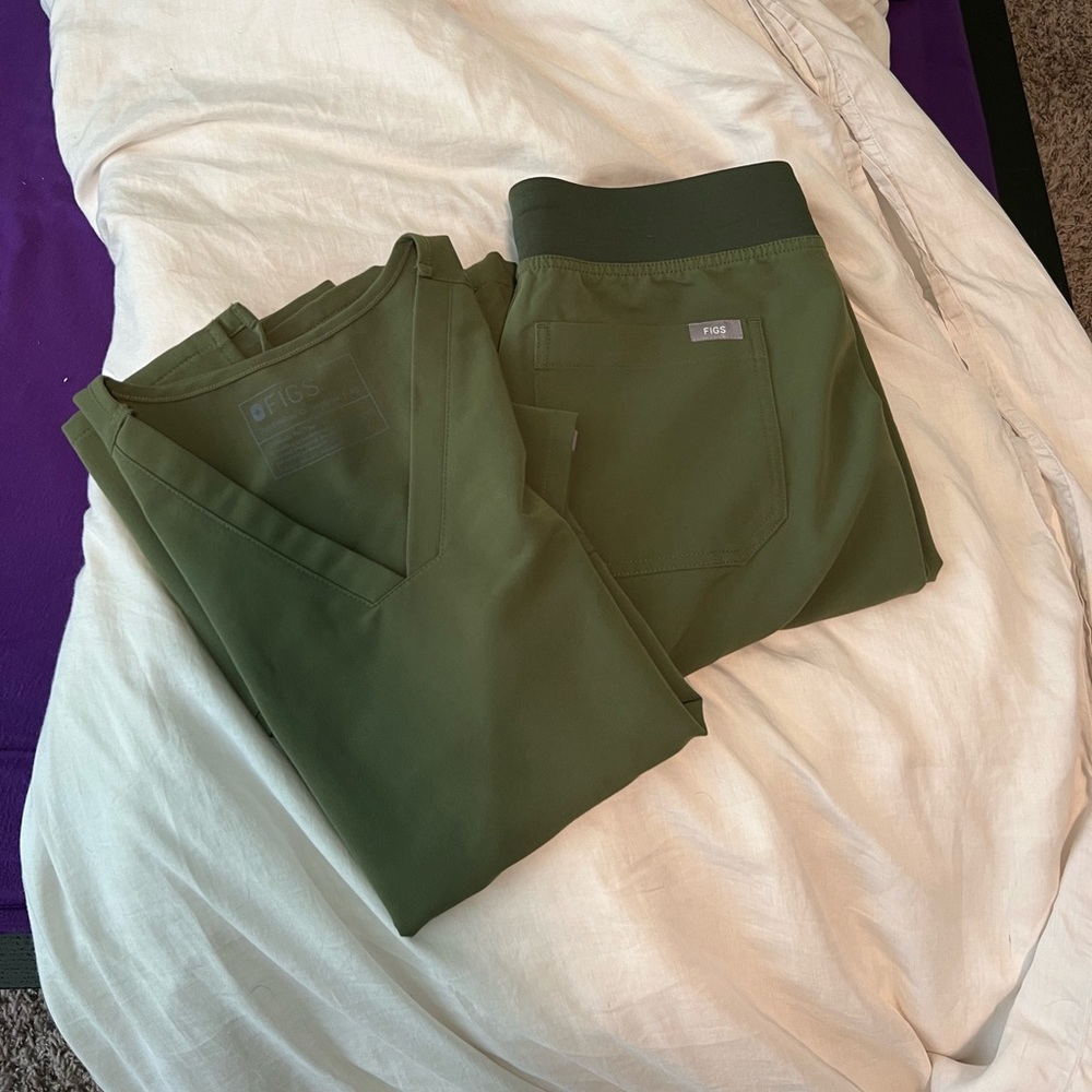 Figs dark olive set